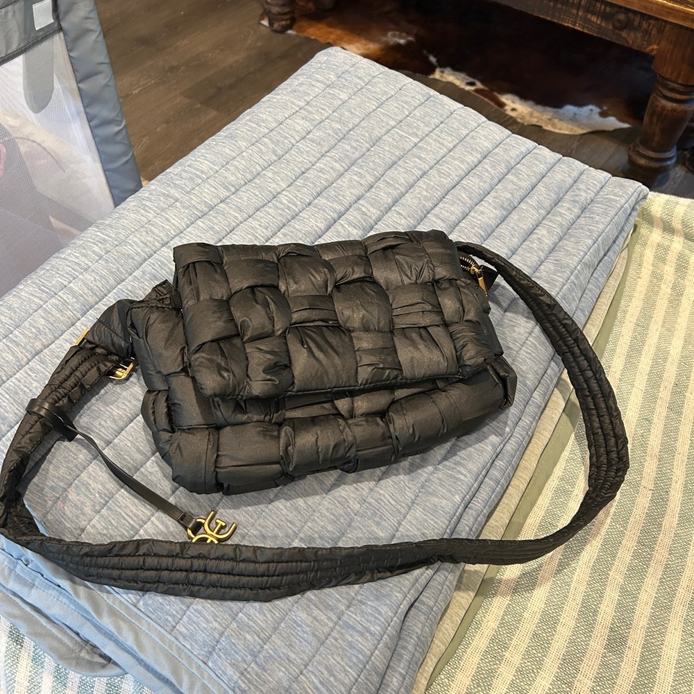 Elcie Woven Messenger Bag
Sam Edelman Color Black